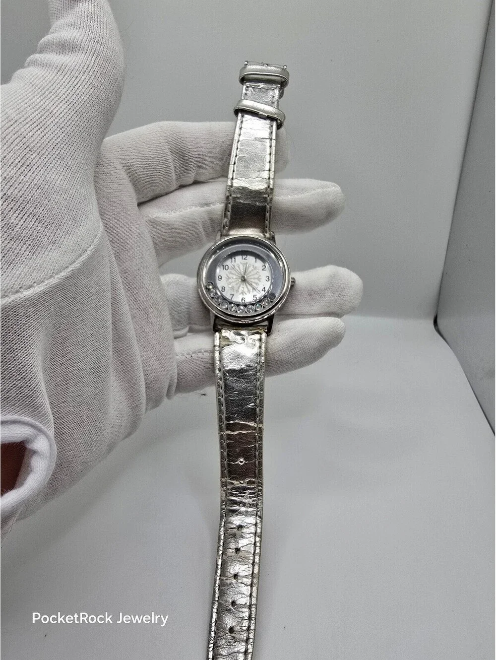 Women’s Quartz Analog Watch Silver Dial Crystal Silver Leather Strap
